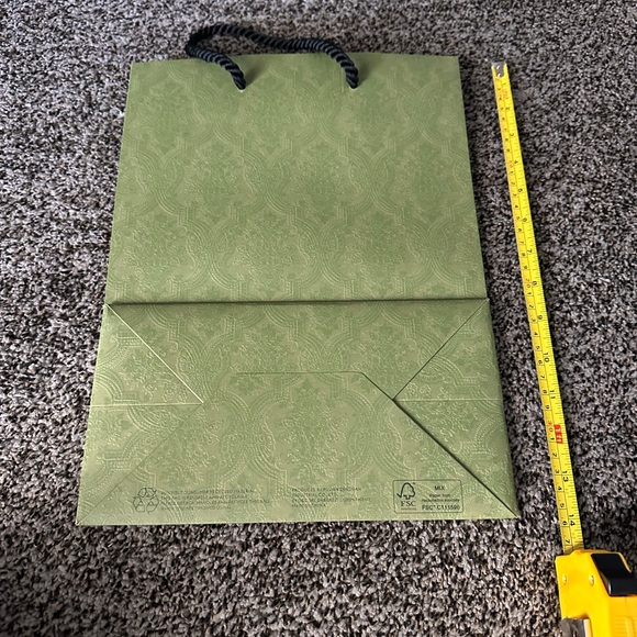 Mint Condition Gucci Gift Bag - Picture 2 of 6